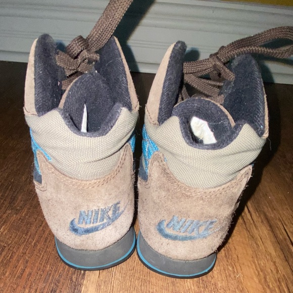 Nike Hiking Shoes - Picture 4 of 5